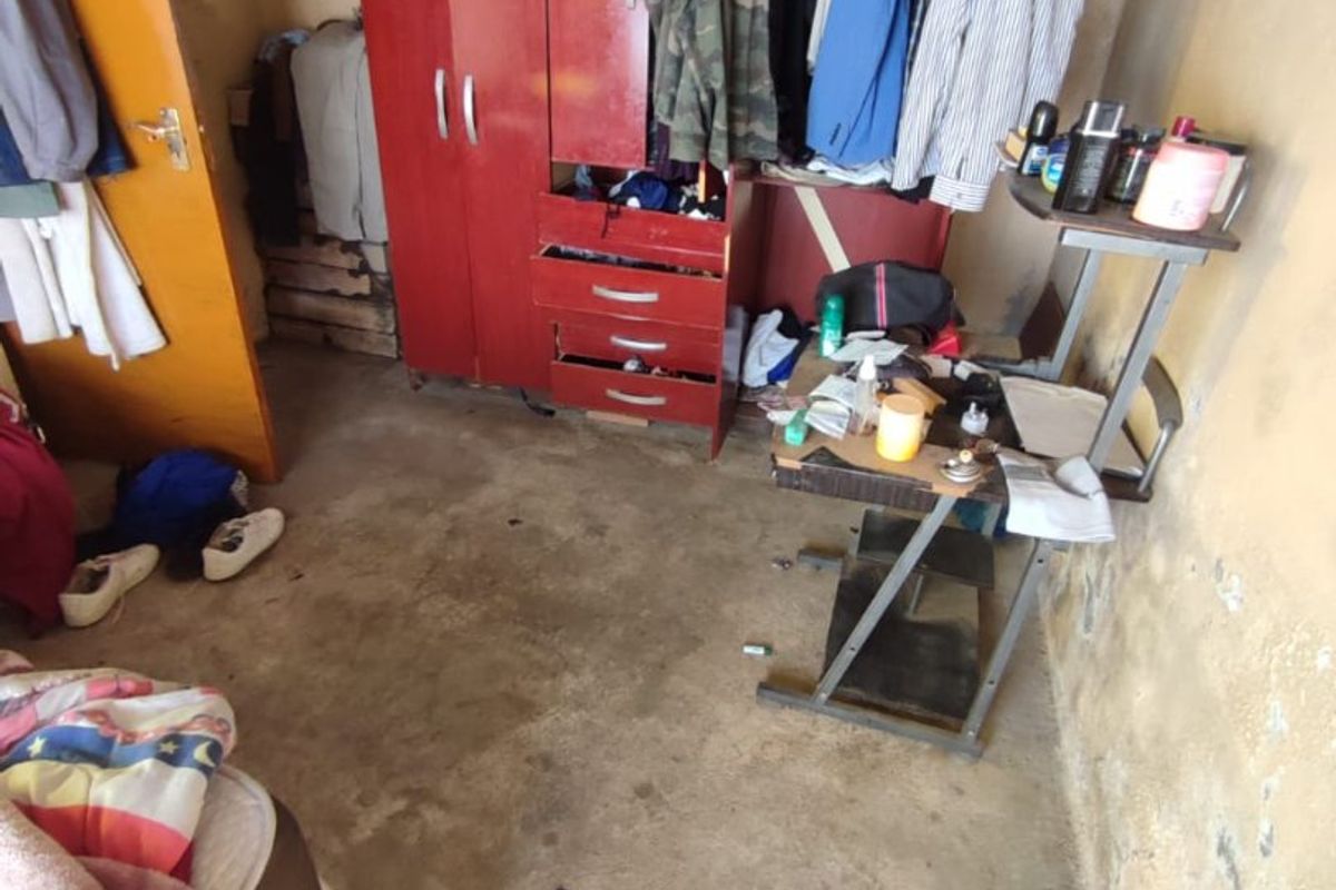 HOUSE FOR SALE IN TSAKANE  - Photo 5