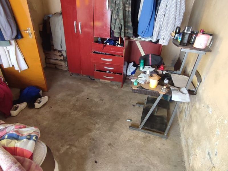 HOUSE FOR SALE IN TSAKANE  - Photo 5