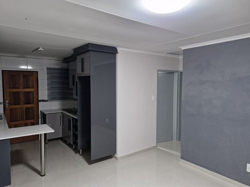 Stunning Morden Home To Let Ext 14 - Photo 4