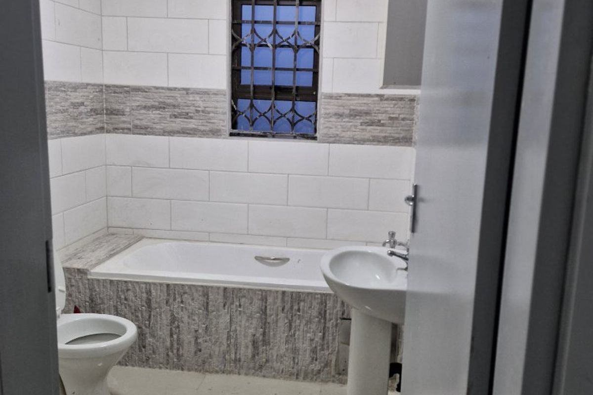 Stunning Morden Home To Let Ext 14 - Photo 2