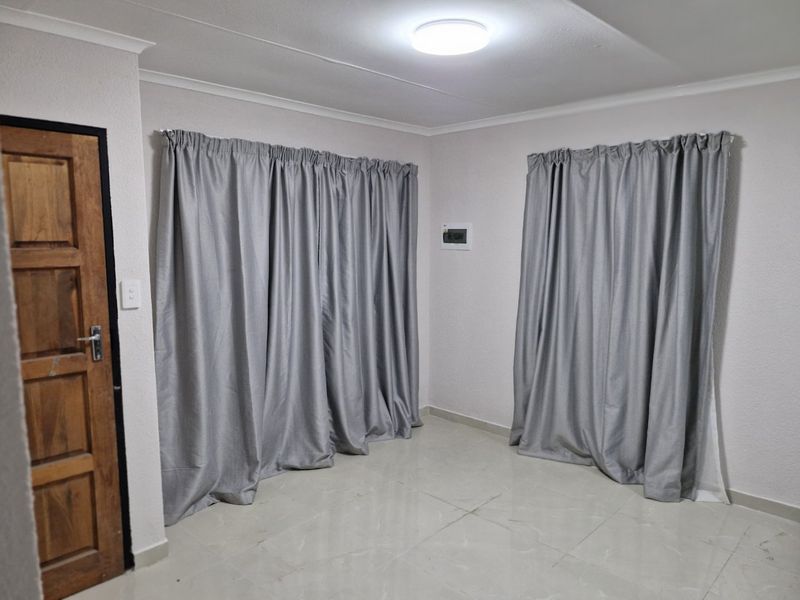 Stunning Morden Home To Let Ext 14 - Photo 7