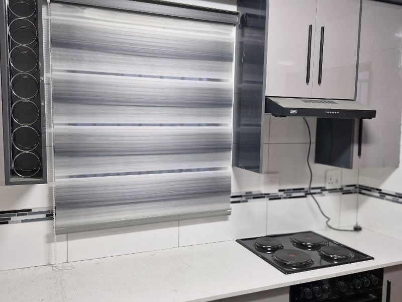 Stunning Morden Home To Let Ext 14 - Photo 6