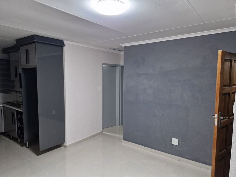 Stunning Morden Home To Let Ext 14 - Photo 3