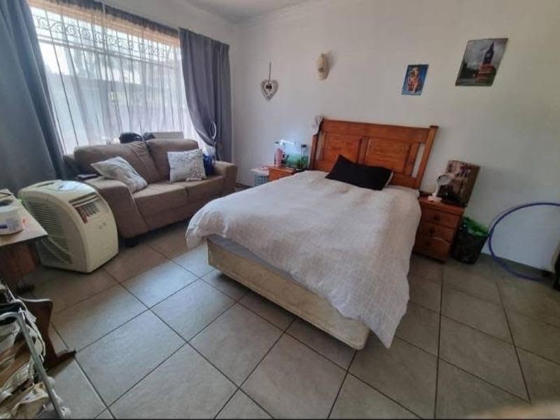 3bedroom house for Sale in Pretoria Garden  - Photo 9