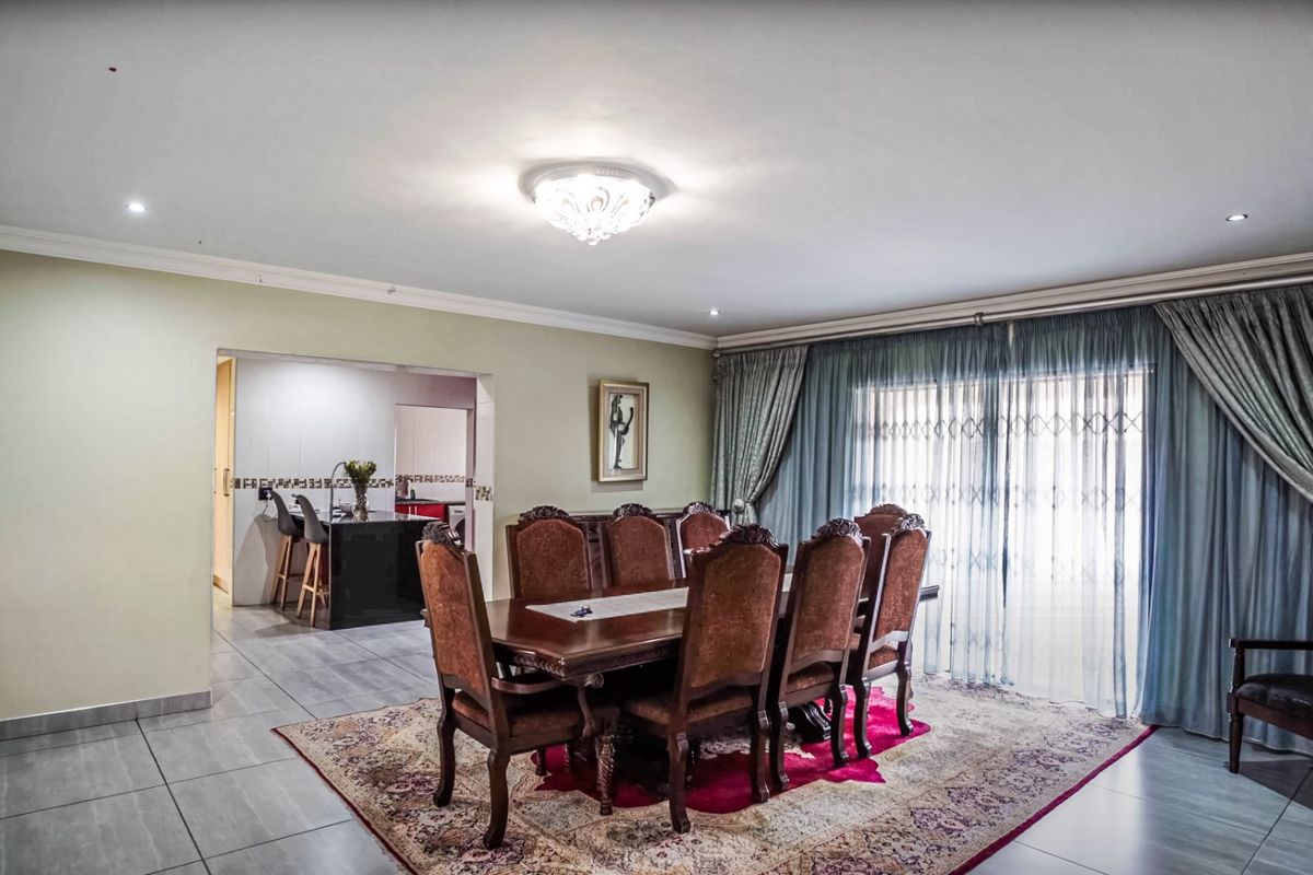 4 Bedroom 5 Bathroom house for sale in Rayton Estate  - Photo 5