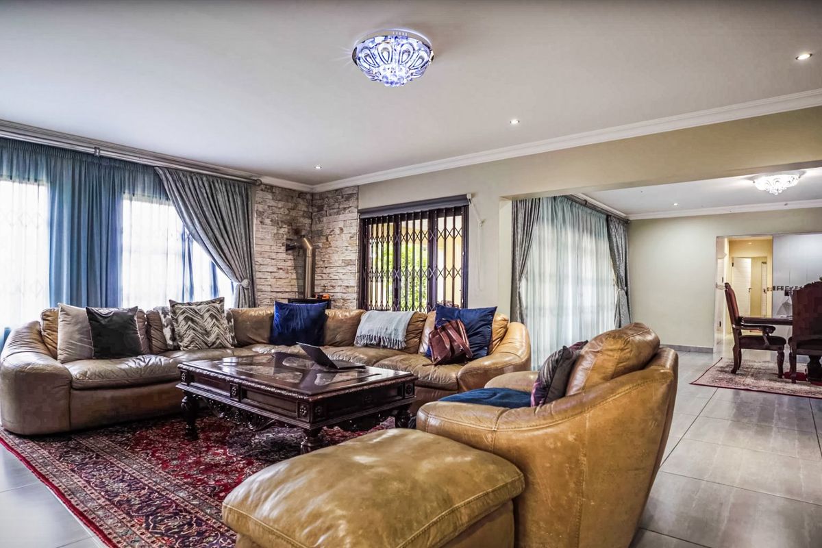 4 Bedroom 5 Bathroom house for sale in Rayton Estate  - Photo 2