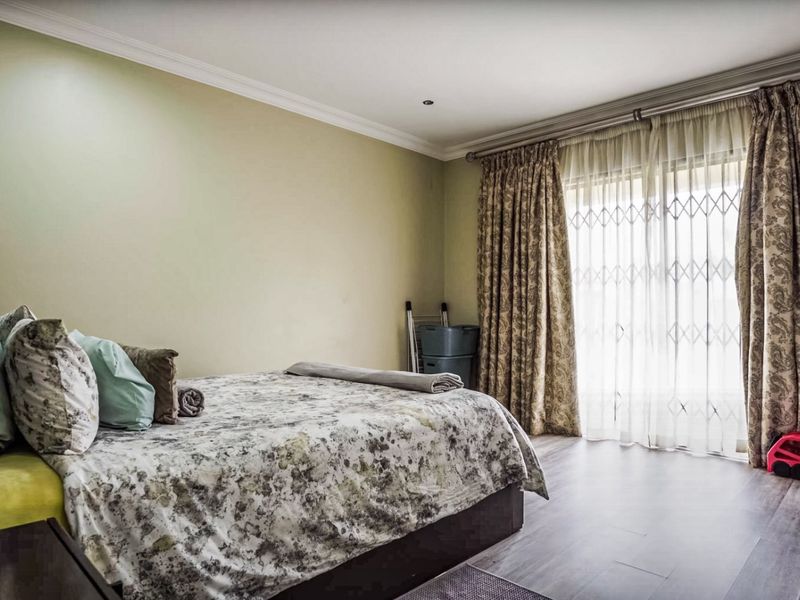 4 Bedroom 5 Bathroom house for sale in Rayton Estate  - Photo 10