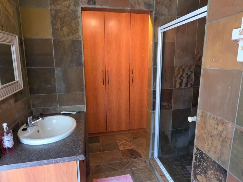 3 Bedroom House for Sale in Bhubezi Village - Photo 5