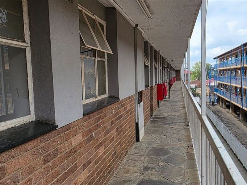 Comfortable Two-Bedroom Home - Photo 3