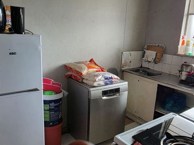 Comfortable Two-Bedroom Home - Photo 2