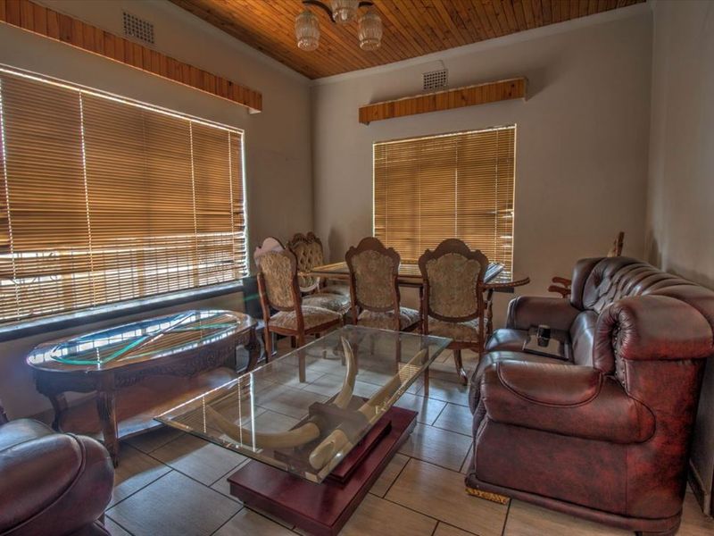 Commercial Property with Office and Residential Facilities - Photo 2