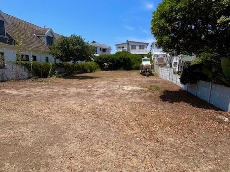 INVEST IN PARADISE:LEVEL VACANT STAND IN PRIME LOCATION. - Photo 1