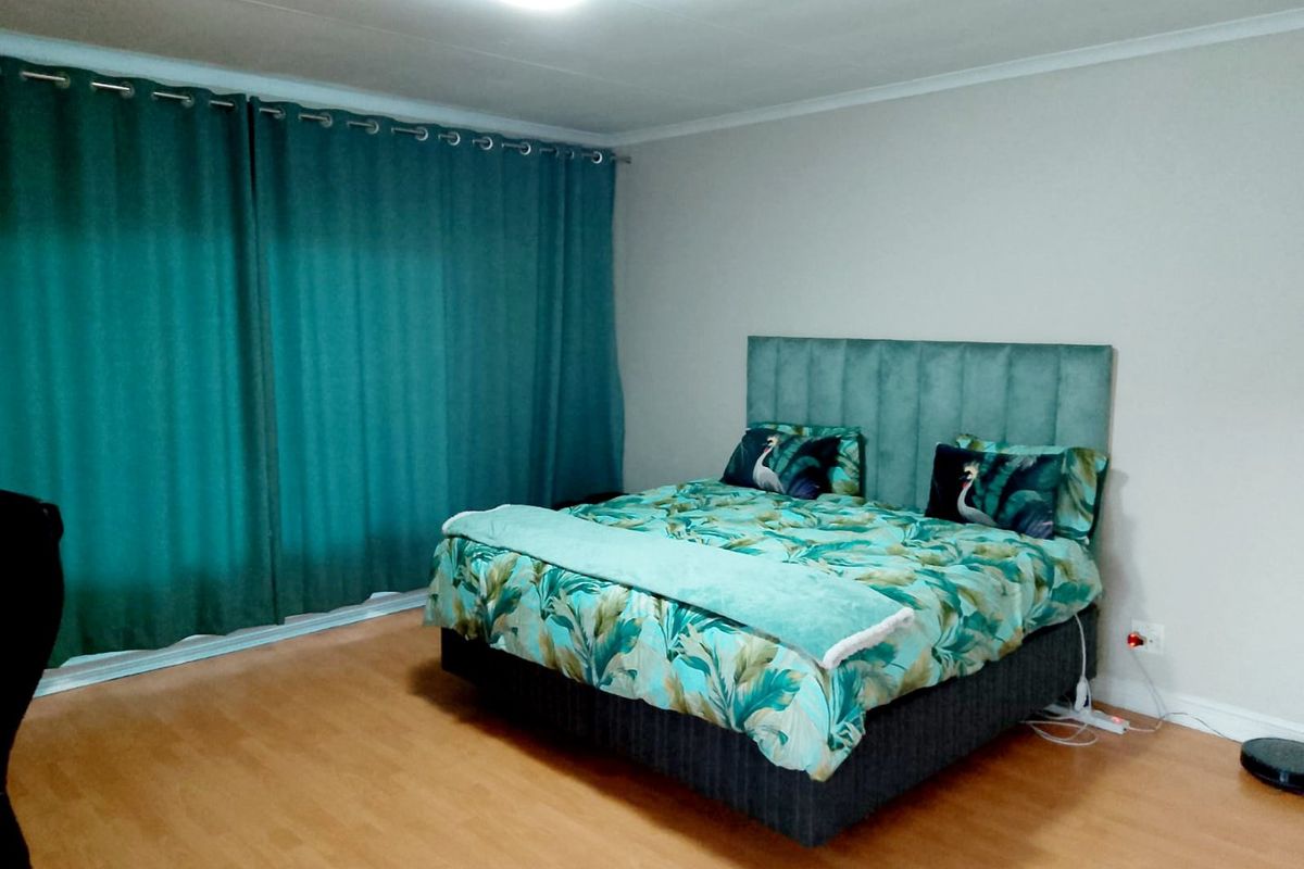 Stylish 3-Bedroom Townhouse in Santa Vitoria Village, Sunninghill - Photo 4