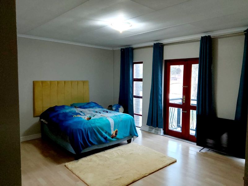 Stylish 3-Bedroom Townhouse in Santa Vitoria Village, Sunninghill - Photo 8