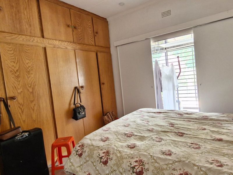 Luxury Family Haven with 2 Full Houses on One Property - Photo 10