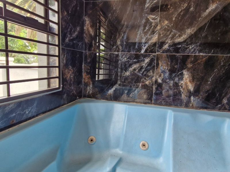 Luxury Family Haven with 2 Full Houses on One Property - Photo 7