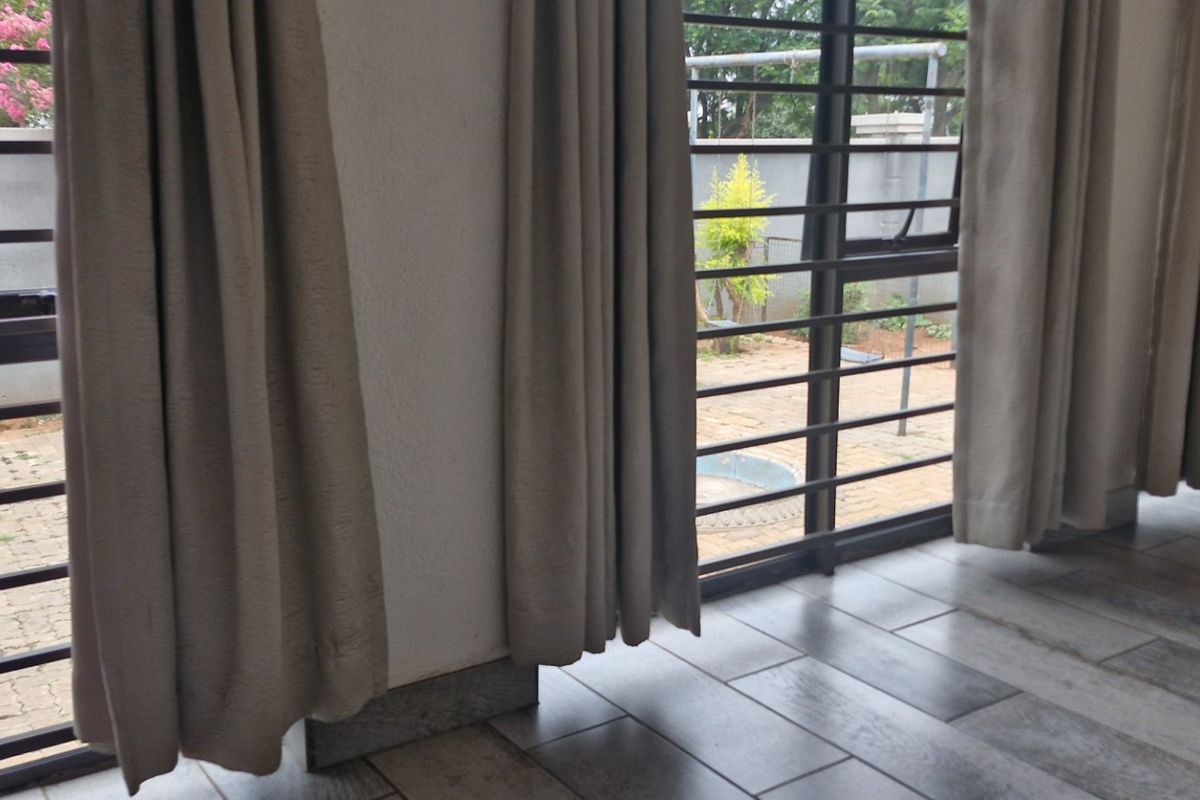 Luxury Family Haven with 2 Full Houses on One Property - Photo 4