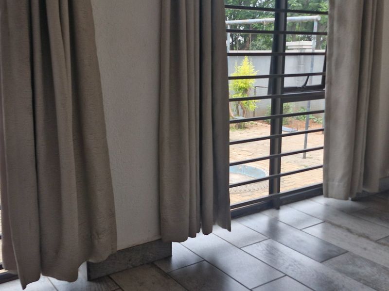 Luxury Family Haven with 2 Full Houses on One Property - Photo 4