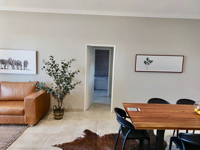 3 bedroom, 2 bathroom Simplex in Six fountains  - Photo 9