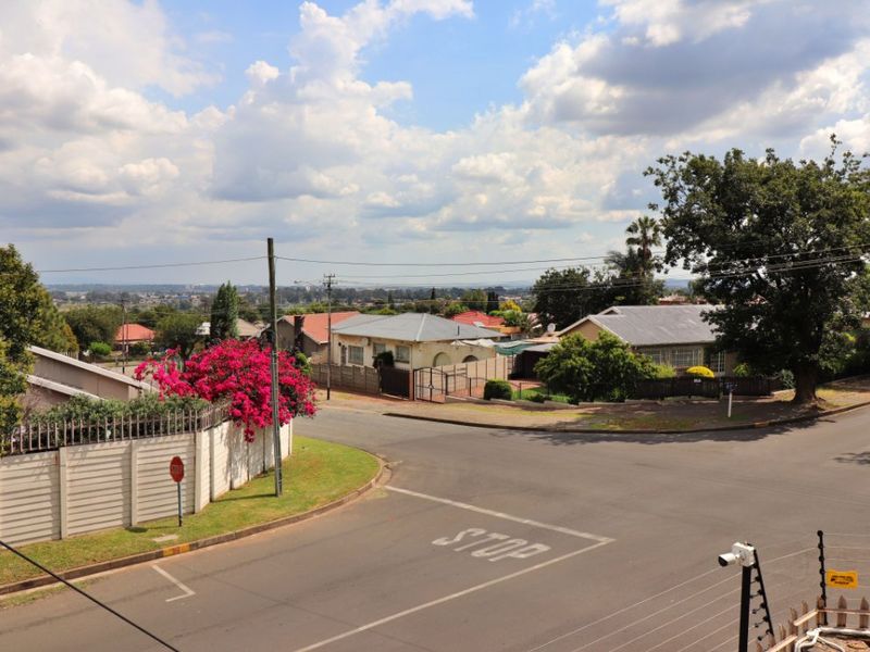 Charming & Secure 2-Bed Townhouse – Perfect for Easy Living - Photo 10