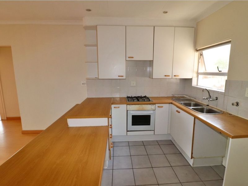 Charming & Secure 2-Bed Townhouse – Perfect for Easy Living - Photo 8