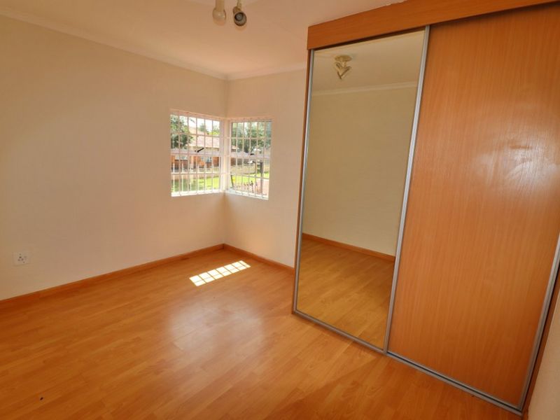Charming & Secure 2-Bed Townhouse – Perfect for Easy Living - Photo 6