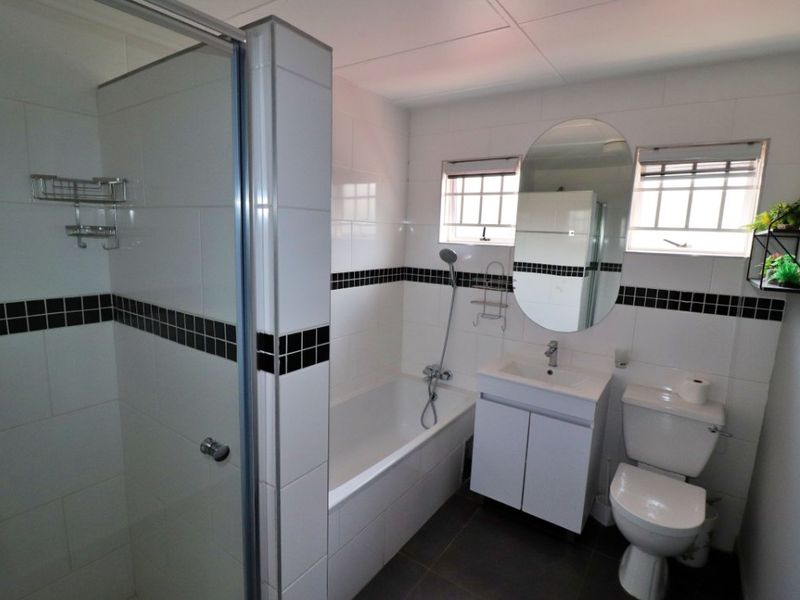 Charming & Secure 2-Bed Townhouse – Perfect for Easy Living - Photo 5