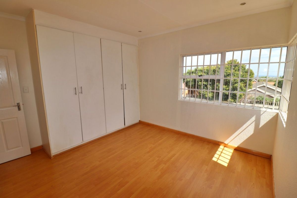 Charming & Secure 2-Bed Townhouse – Perfect for Easy Living - Photo 4