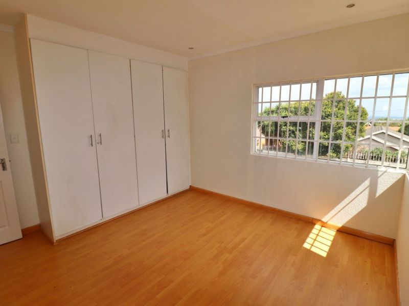 Charming & Secure 2-Bed Townhouse – Perfect for Easy Living - Photo 4