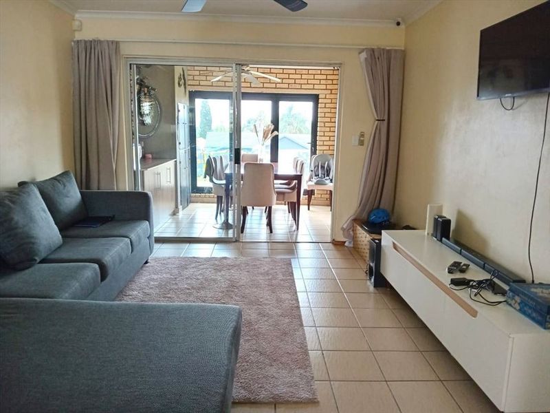 Modern Three-Bedroom Family Home - Photo 2