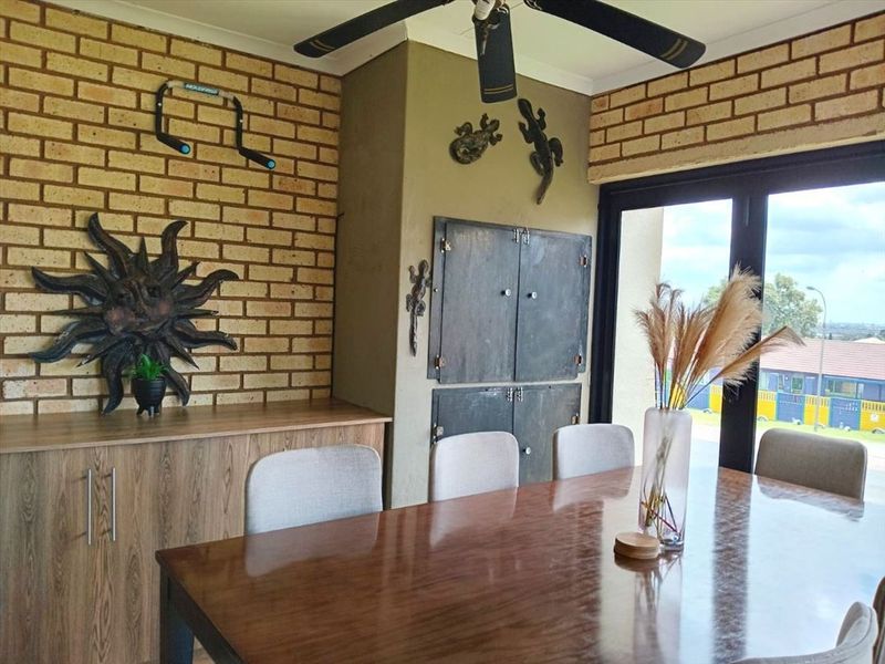 Modern Three-Bedroom Family Home - Photo 3