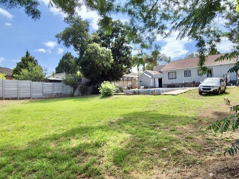 Immaculately modernized family home  - Photo 3