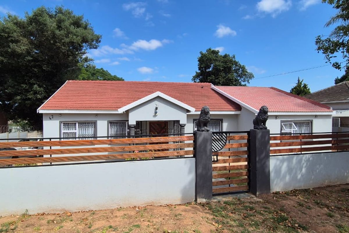 Immaculately modernized family home  - Photo 4