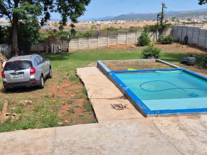 Immaculately modernized family home  - Photo 8