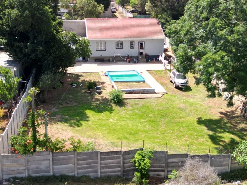 Immaculately modernized family home  - Photo 5