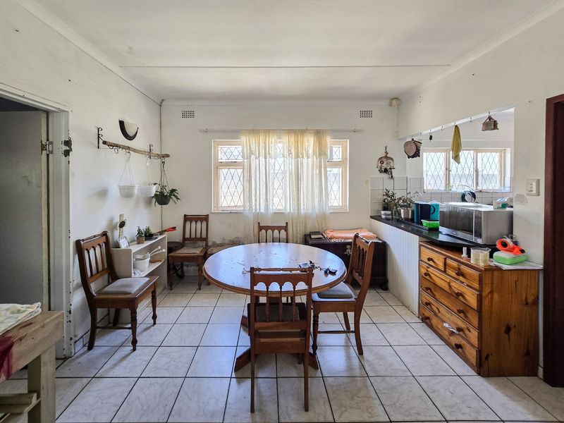 Great Location Near The Beach - Photo 8