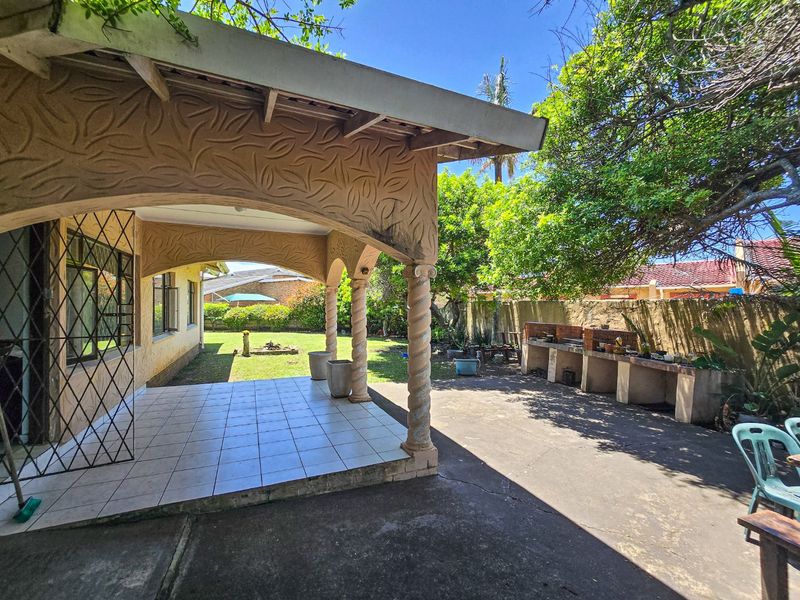 Great Location Near The Beach - Photo 4