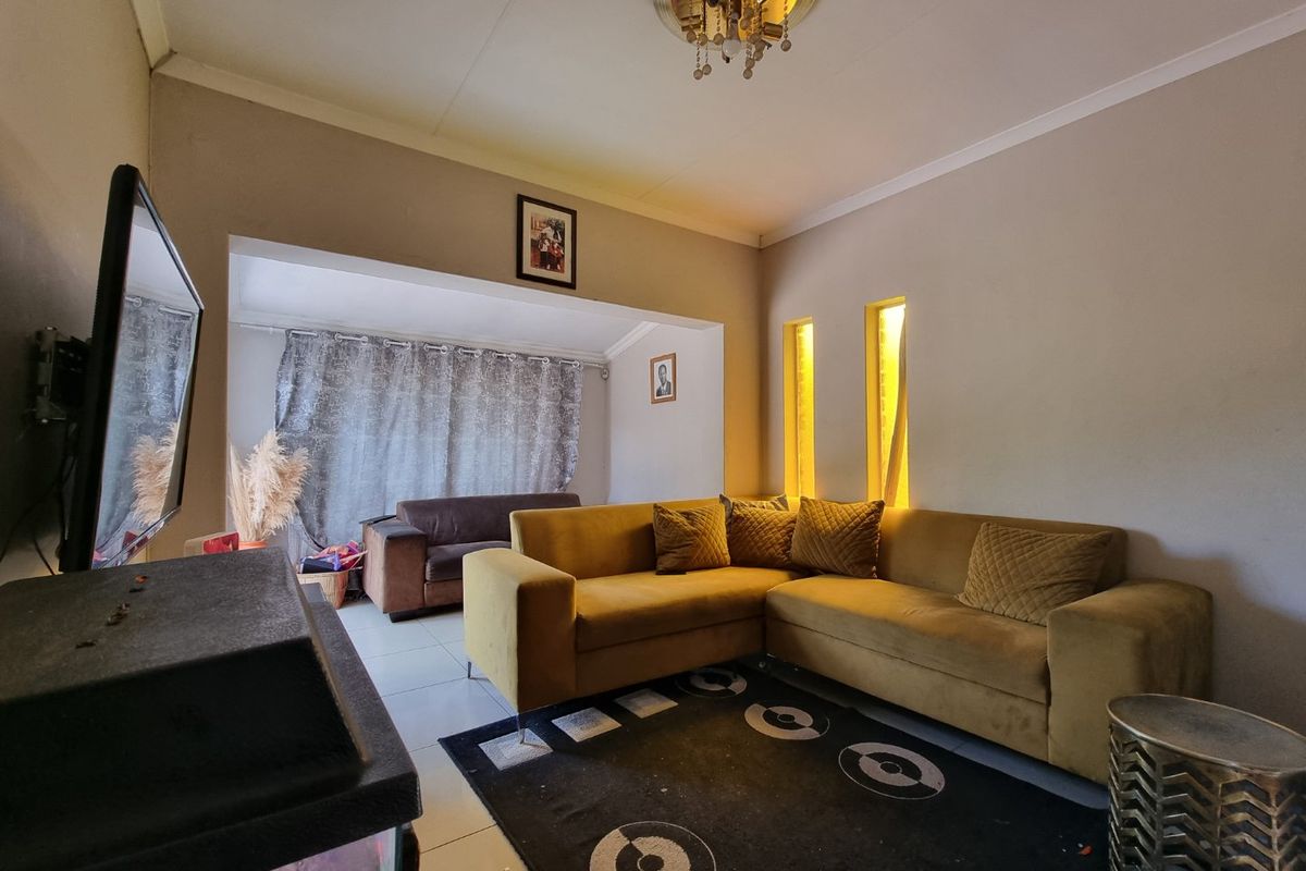 3 Bedroom Home with Flatlet - Photo 4