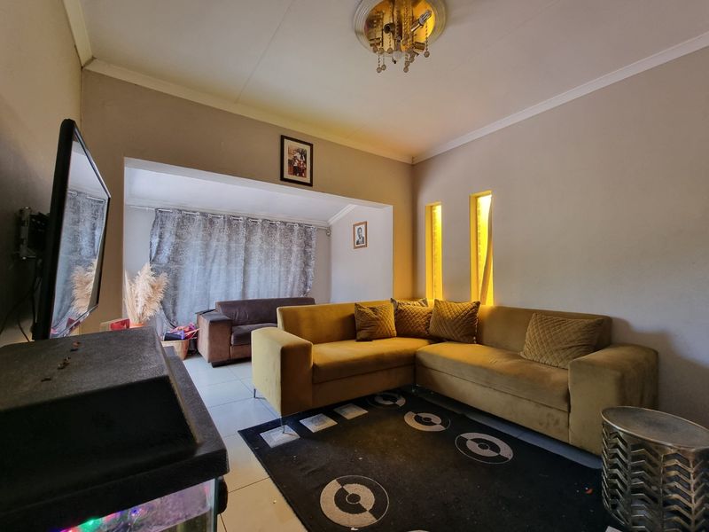 3 Bedroom Home with Flatlet - Photo 4
