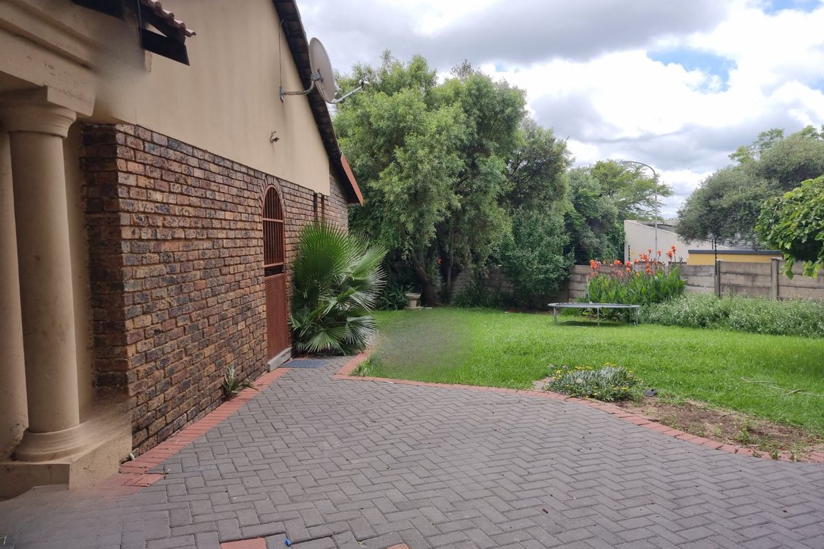 3 Bedroom Home with Flatlet - Photo 2