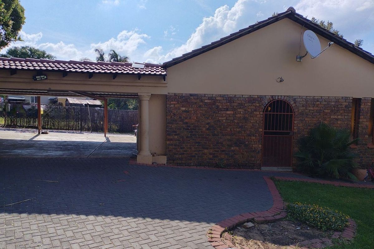 3 Bedroom Home with Flatlet - Photo 3