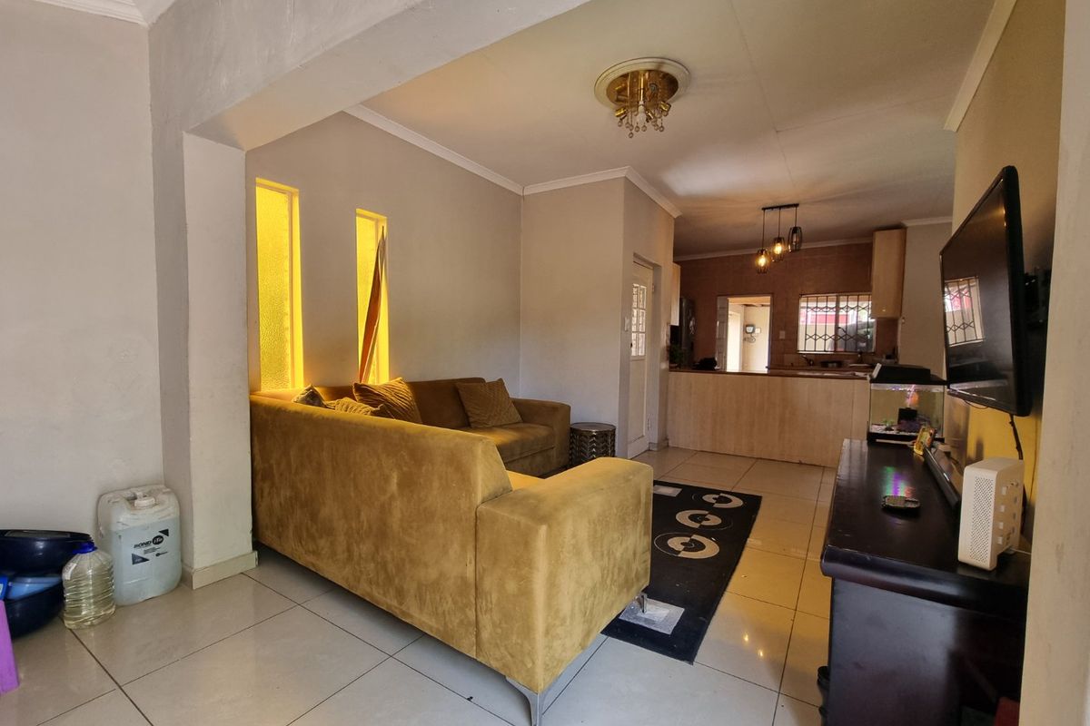3 Bedroom Home with Flatlet - Photo 5