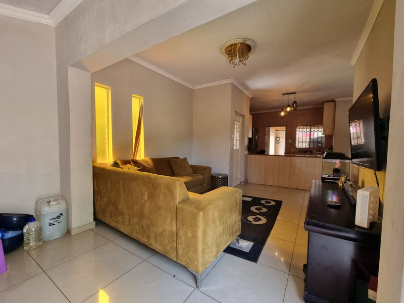 3 Bedroom Home with Flatlet - Photo 5
