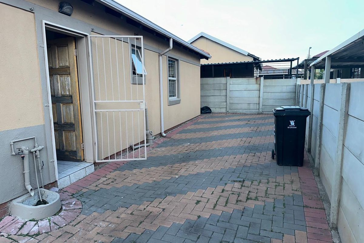 Beautiful 3 Bedroom House for sale in  Leopard Rest. - Photo 2