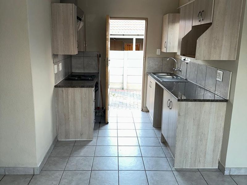 Beautiful 3 Bedroom House for sale in  Leopard Rest. - Photo 4