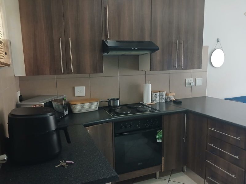 Stunning Ground floor Two Bedroom Apartment - Photo 4