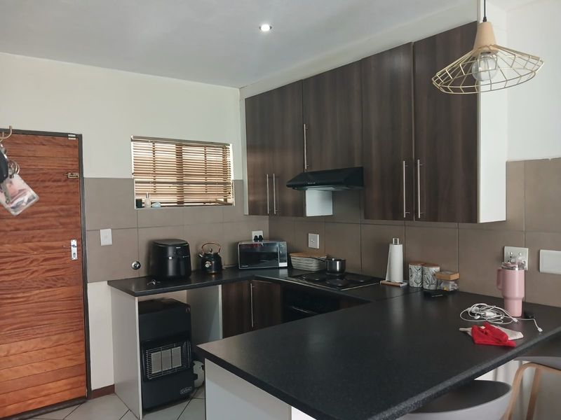 Stunning Ground floor Two Bedroom Apartment - Photo 6