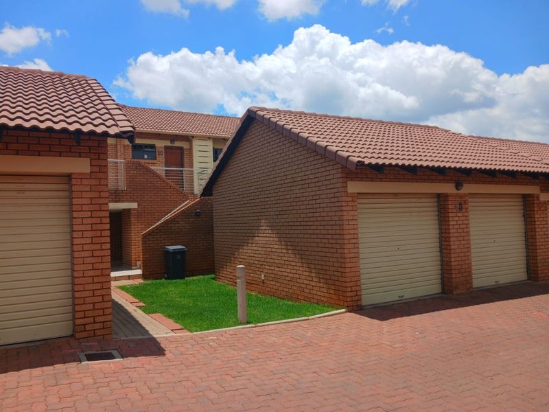 Stunning Ground floor Two Bedroom Apartment - Photo 3