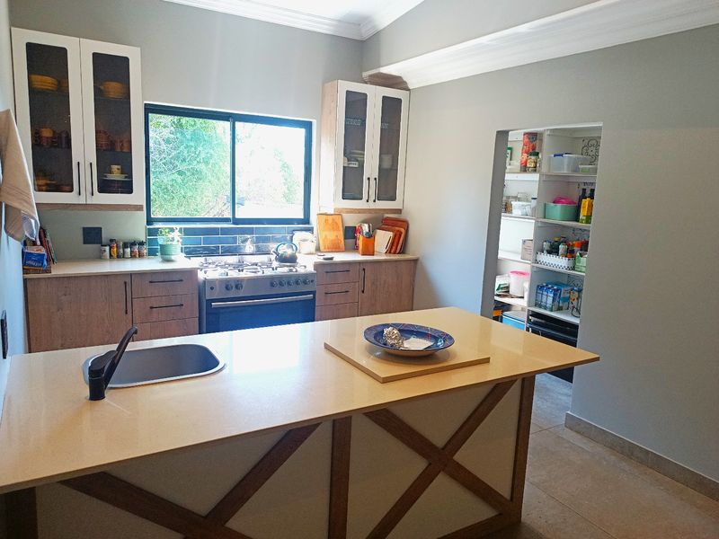 Modern Family Home on 2.3ha in Kameelfontein  - Photo 8