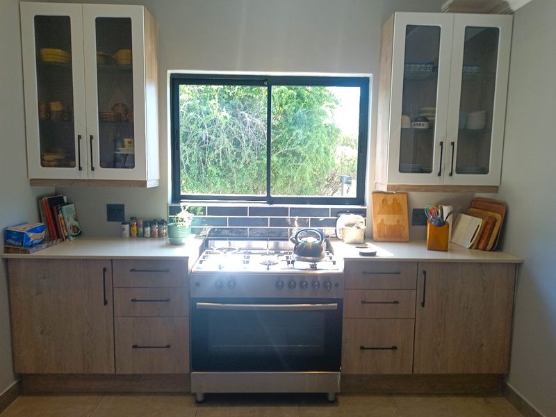 Modern Family Home on 2.3ha in Kameelfontein  - Photo 7